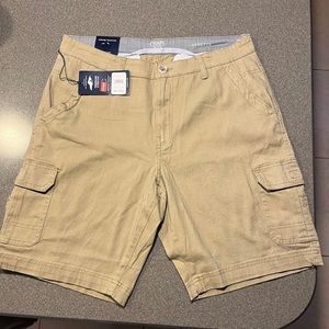 Men’s khaki cargo shorts